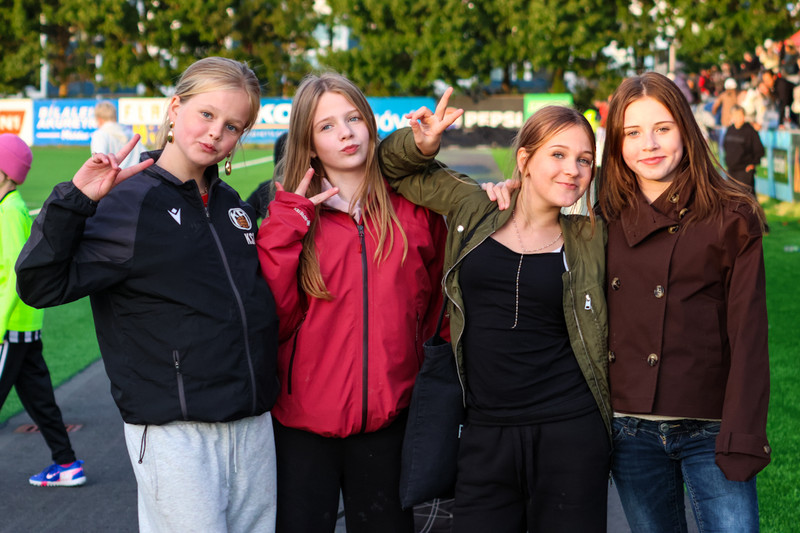 Myndaveisla: Troðfullt á toppslagnum á Meistaravöllum