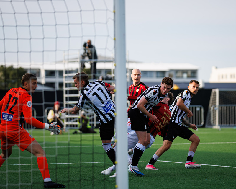 Myndaveisla: Troðfullt á toppslagnum á Meistaravöllum