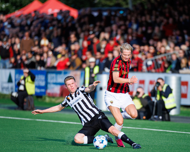 Myndaveisla: Troðfullt á toppslagnum á Meistaravöllum