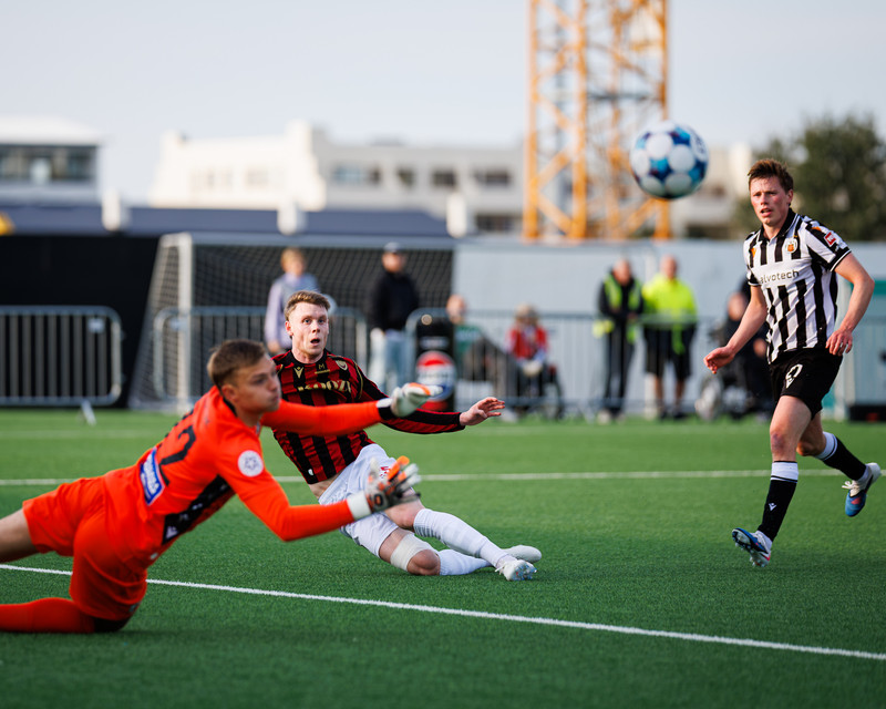 Myndaveisla: Troðfullt á toppslagnum á Meistaravöllum