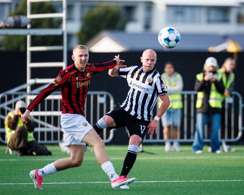 Myndaveisla: Troðfullt á toppslagnum á Meistaravöllum