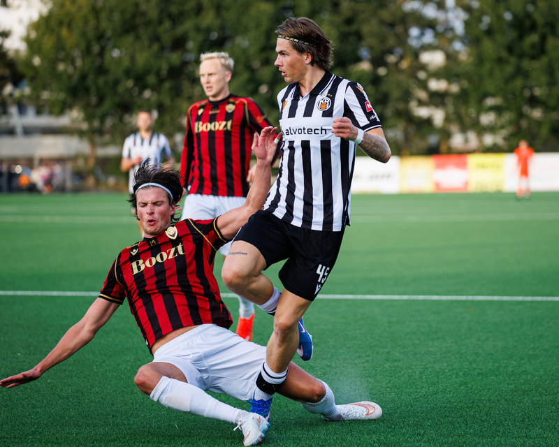Myndaveisla: Troðfullt á toppslagnum á Meistaravöllum