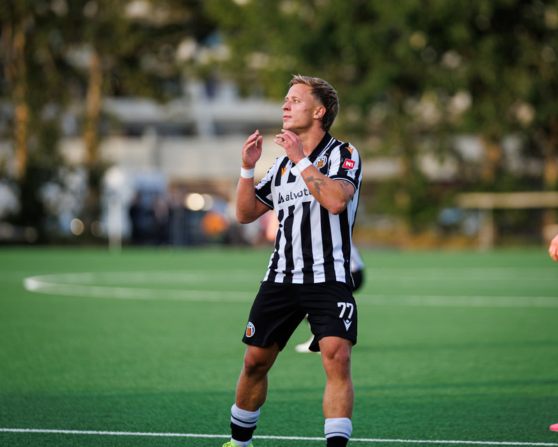 Myndaveisla: Troðfullt á toppslagnum á Meistaravöllum