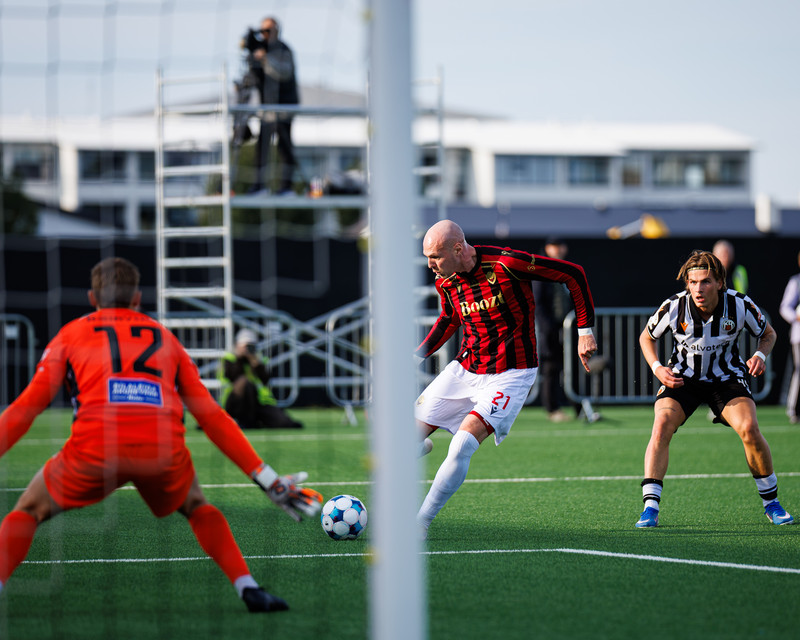 Myndaveisla: Troðfullt á toppslagnum á Meistaravöllum