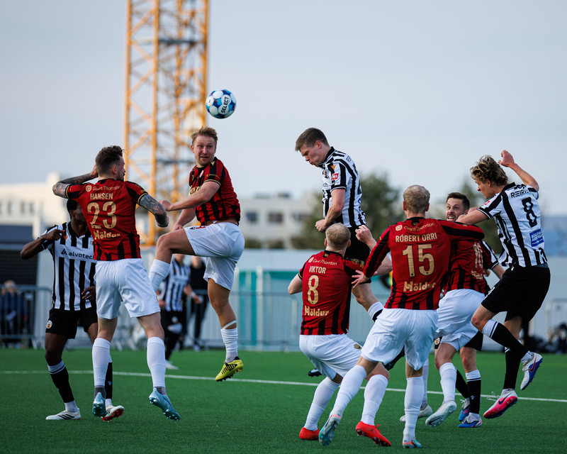 Myndaveisla: Troðfullt á toppslagnum á Meistaravöllum