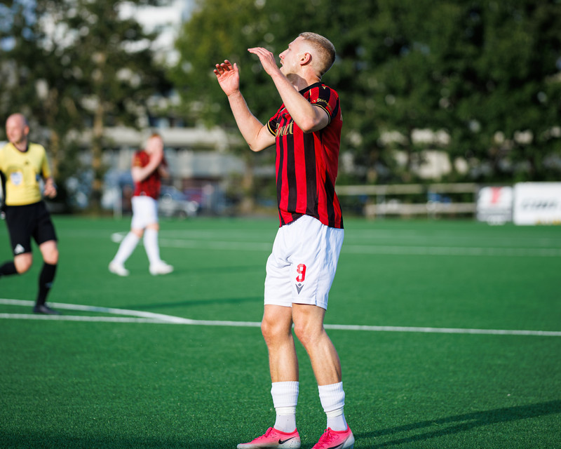 Myndaveisla: Troðfullt á toppslagnum á Meistaravöllum