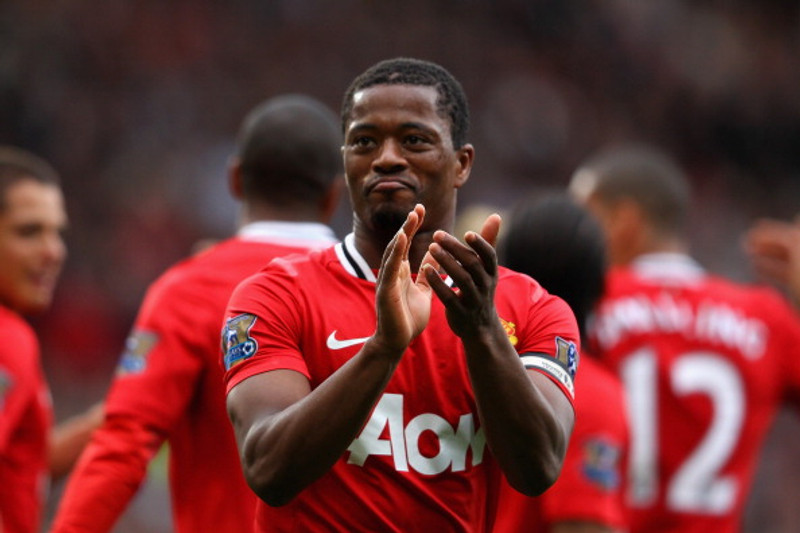 Guardiola segir að Evra gæti kannski verið að segja þetta til að fá vinnu hjá Man Utd