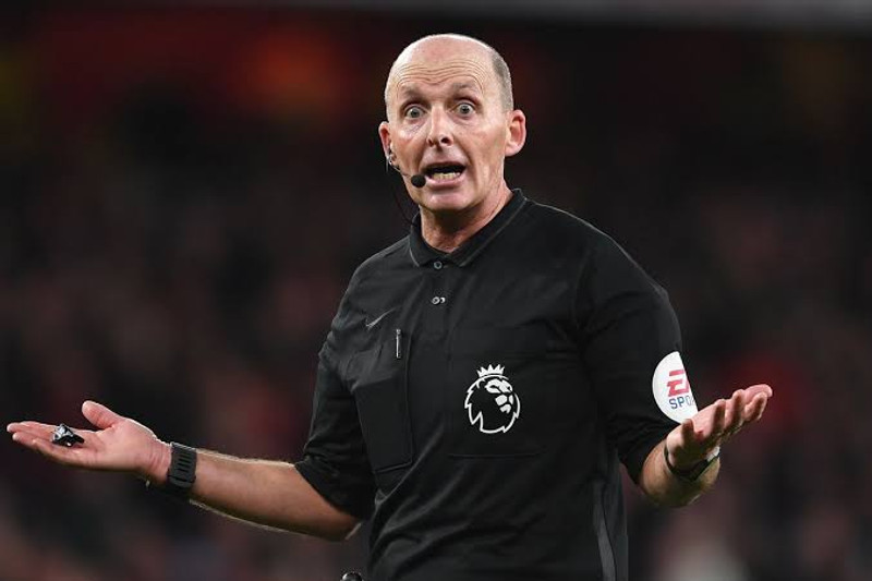 Umdeildasta atvikið á dómaraferli Mike Dean