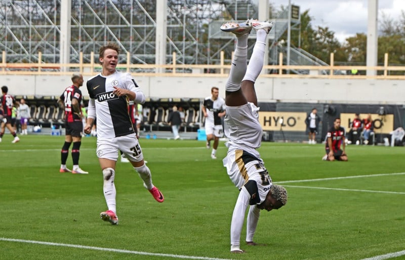 Cole Campbell og félagar unnu ótrúlegan sigur á Gladbach