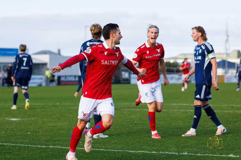 Myndaveisla: Valur vann á Ljósanótt en það dugði ekki til