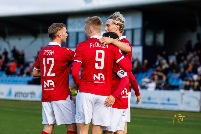 Myndaveisla: Valur vann á Ljósanótt en það dugði ekki til