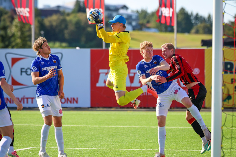 Víkingur er með átta stiga forystu á toppi deildarinnar.