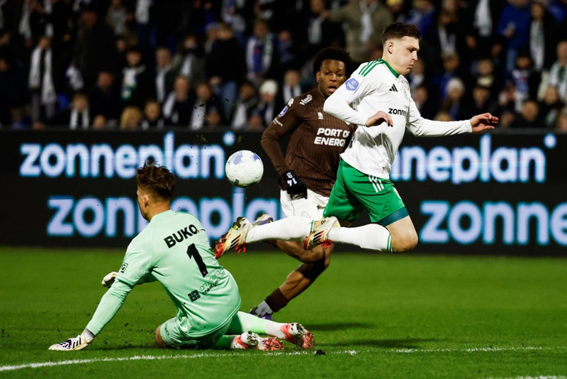 Markvörðurinn Ronald Koeman Jr. bjargaði stigi með tvennu