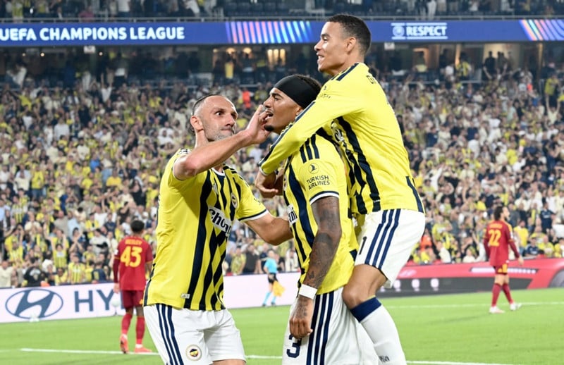 Archie Brown fagnar marki sínu gegn Roma