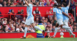 England: Tíu leikmenn Man City unnu borgarslaginn