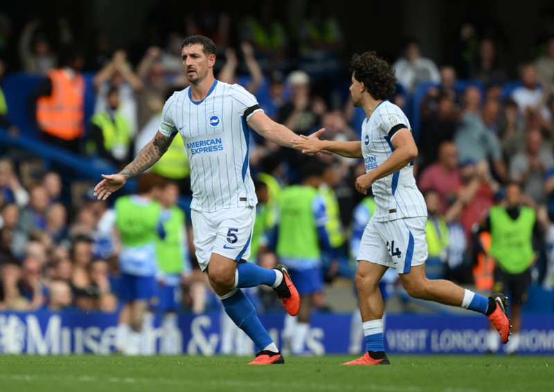 <b>Varnarmaður: Lewis Dunk (Brighton)</b> - Markið hans eitt og sér í 5-0 sigrinum gegn Coventry kemur honum í liðið.