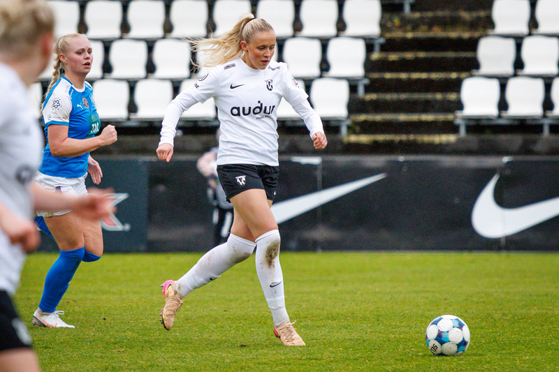 Eva Marín Sæþórsdóttir lyfti bikarnum í hálfleik og kom inn á í seinni hálfleik.