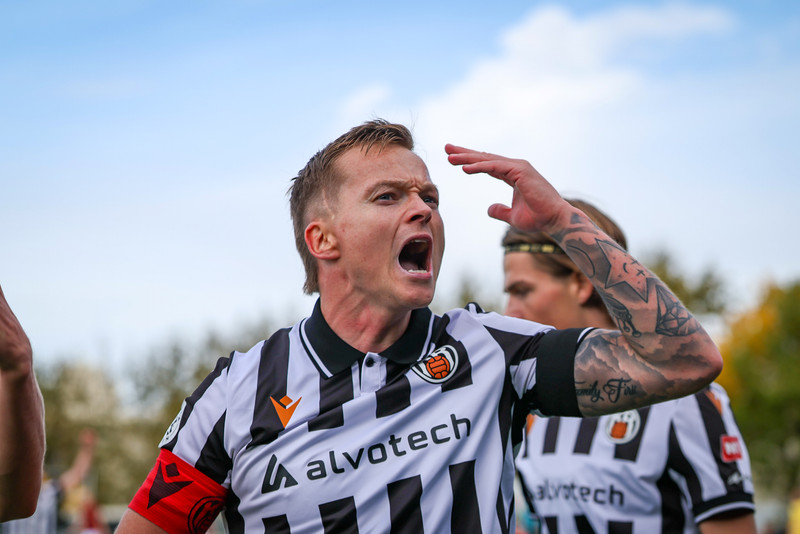 Aron Sigurðarson, fyrirliði KR.