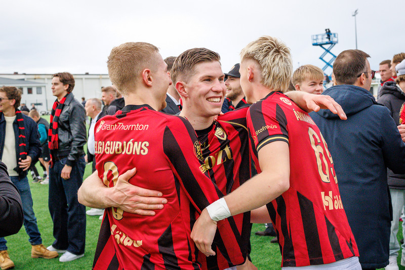 Víkingar fögnuðu innilega er þeir tryggðu sér titilinn á Meistaravöllum.
