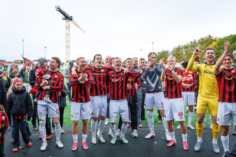 Sagan segir að KR-ingar hafi bannað Víkingum að bera bjór inn í klefa.
