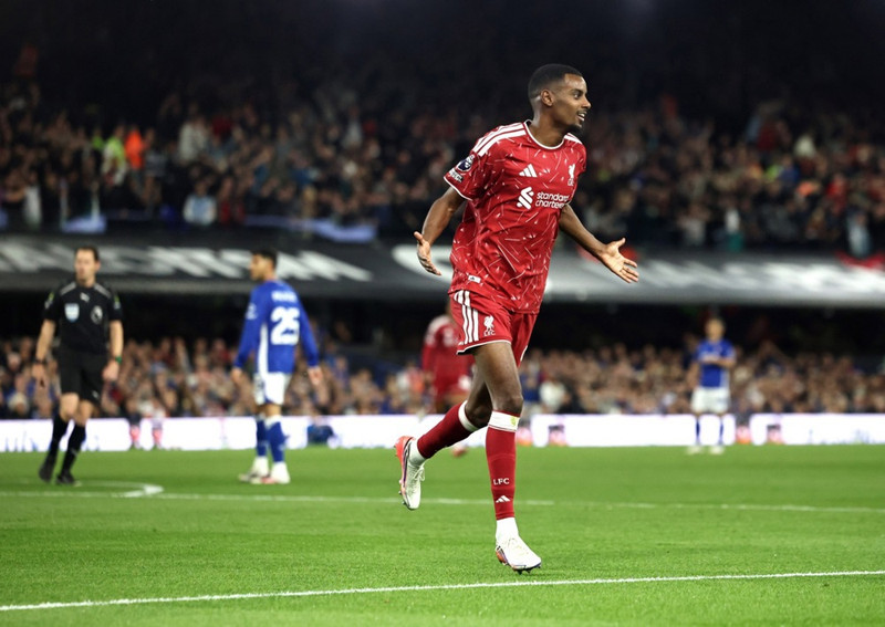 Alexander Isak skoraði sigurmark Liverpool