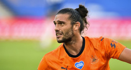 Carroll vaknaði við að karlmaður reyndi að veita...