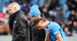 Albert á leið í myndatöku - Útskýrir skiptinguna