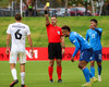 Milos Milanovic spjaldar Rasmus Peetson réttilega