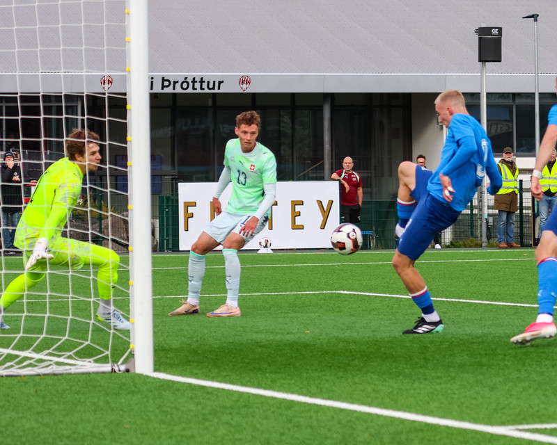 U21: Strákarnir léku listir sínar og pökkuðu Sviss saman