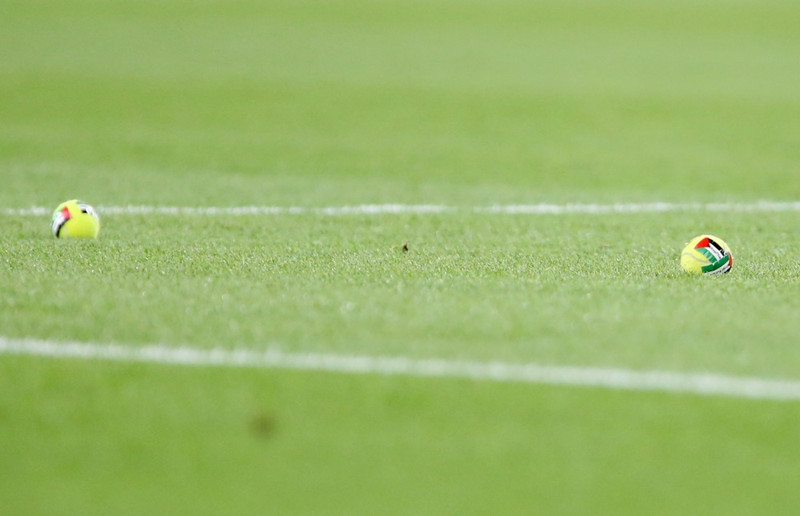 Köstuðu tennisboltum með palestínska fánanum á völlinn