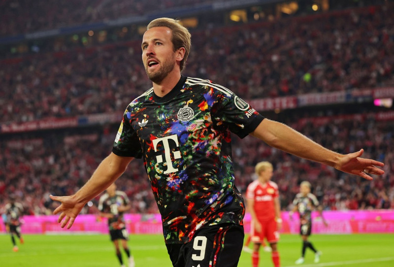 Bayern München 9/10 (Októberfest-treyjan)
