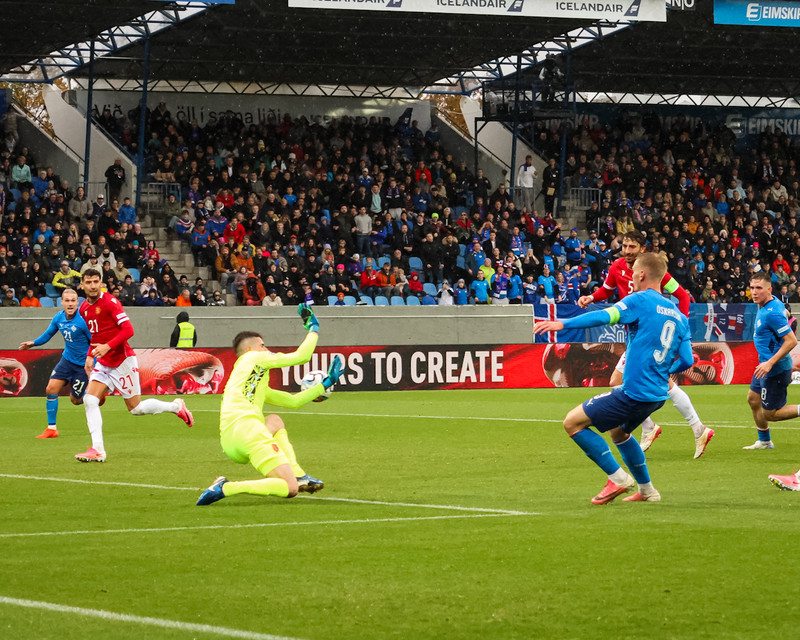 Sjáðu Orra koma Íslandi yfir eftir skemmtilegt spil