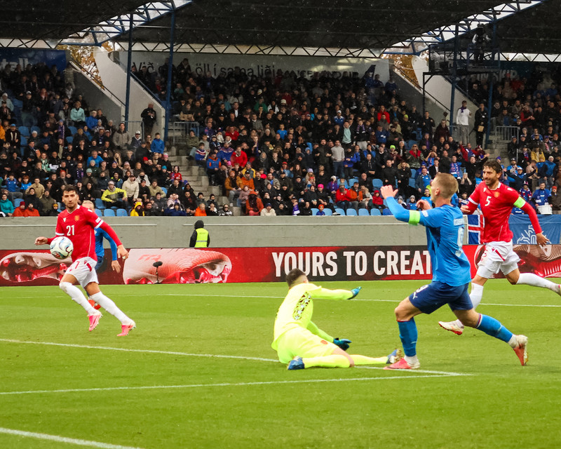 Sjáðu Orra koma Íslandi yfir eftir skemmtilegt spil