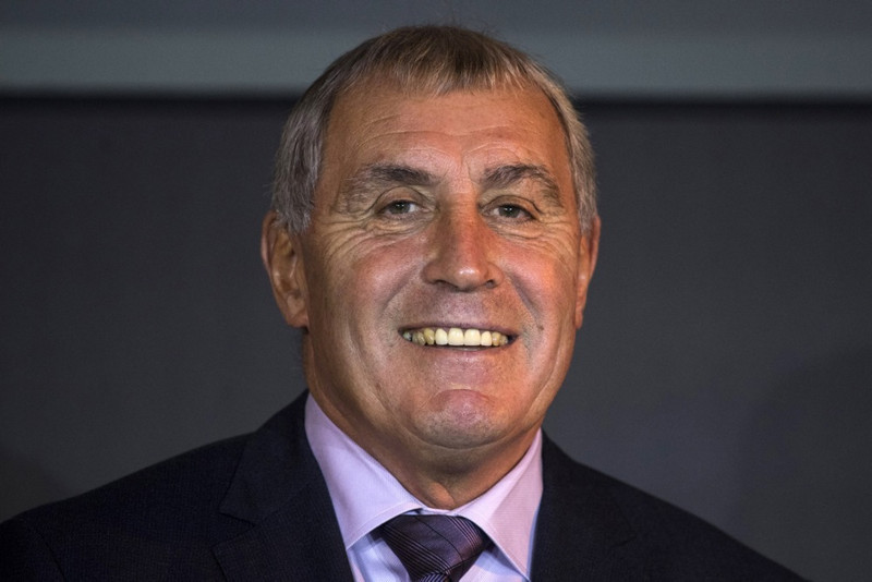 Shilton hefur átt metið einn í rúm 37 ár.