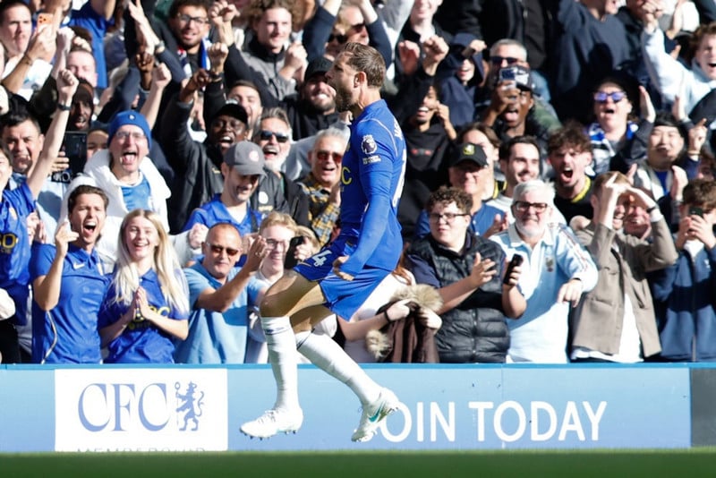 Jordan Henderson kom að þremur mörkum gegn Bournemouth