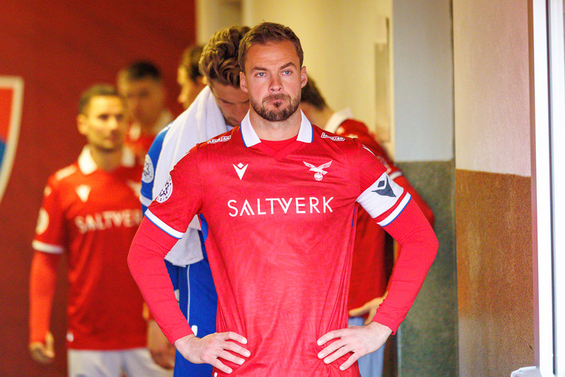 Hólmar hefur ákveðið að leggja skóna á hilluna.