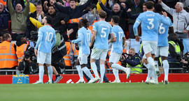 England: Man City vann tíu leikmenn Liverpool