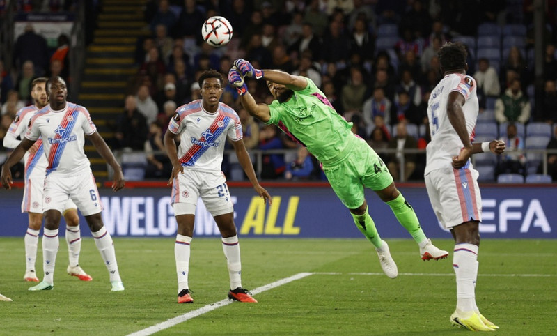 <b>Markvörður: Walter Benítez (Crystal Palace)</b> - Átti mikilvægar markvörslur í 3-1 sigri á Nottingham Forest.