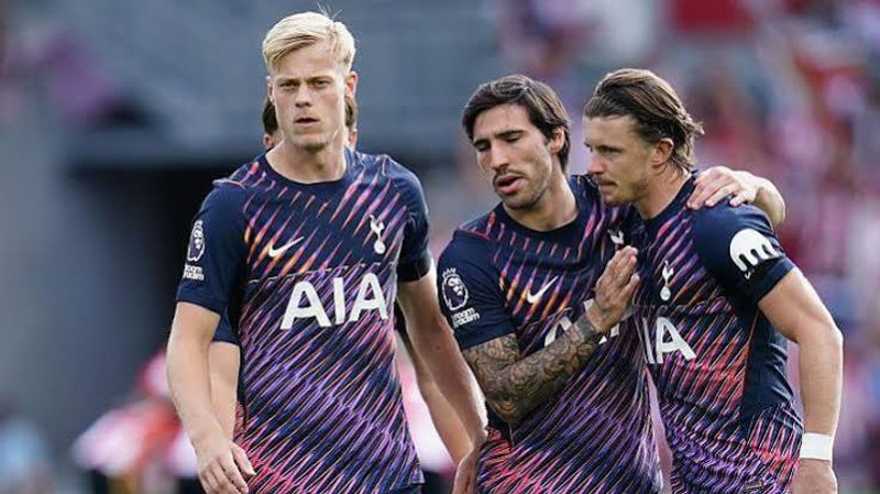 England í dag - Coventry heimsækir botnlið Tottenham