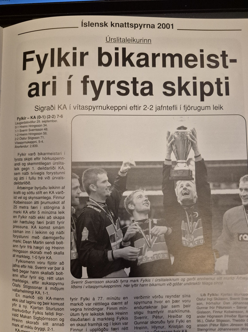 Fylkir vann sinn fyrsta stóra titil með Bjarna sem þjálfara árið 2001.