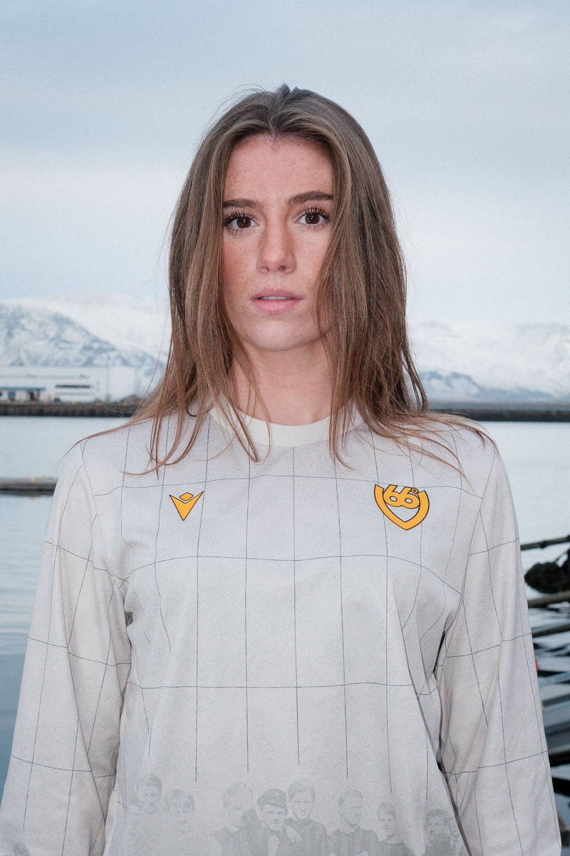 Bergdís Sveinsdóttir í góðgerðatreyjunni.