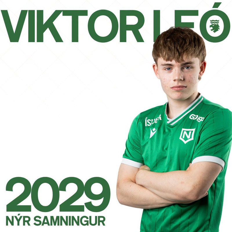 Viktor áfram í Njarðvík
