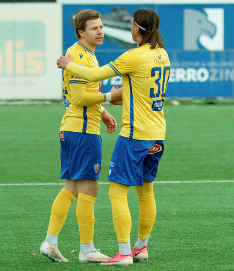 Myndaveisla: Pétur á flautunni í síðasta sinn þegar KA féll