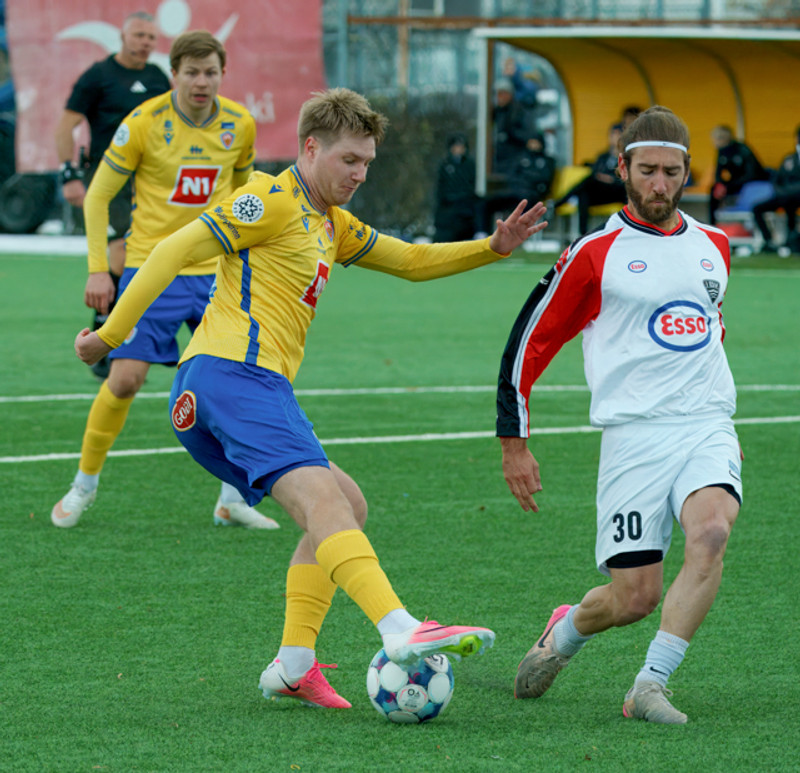 Myndaveisla: Pétur á flautunni í síðasta sinn þegar KA féll