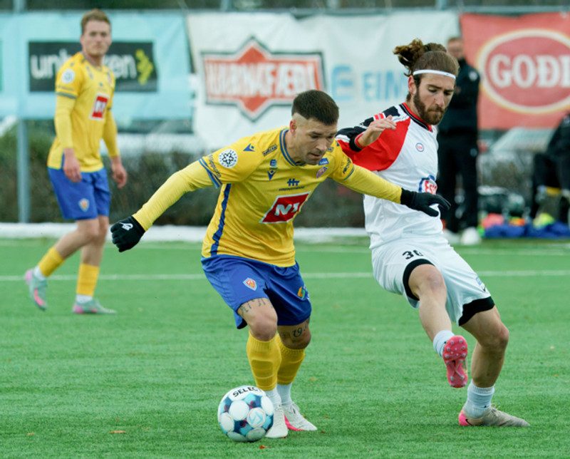 Myndaveisla: Pétur á flautunni í síðasta sinn þegar KA féll