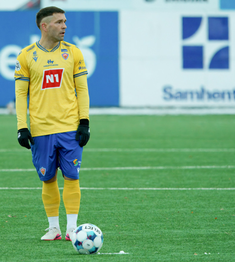 Myndaveisla: Pétur á flautunni í síðasta sinn þegar KA féll