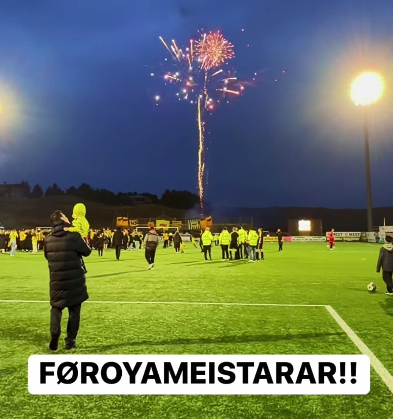 Flugeldar fóru á loft í Runavík.